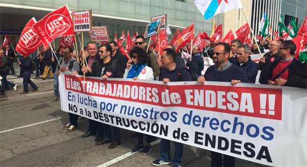 UGT Los Trabajadores De Endesa Protestan Ante La Junta De Accionistas ugt-los-trabajadores-de-endesa-protestan-ante-la-junta-de-accionistas